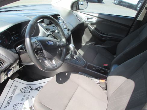 Used 2015 Ford Focus SE Sedan FWD image 4