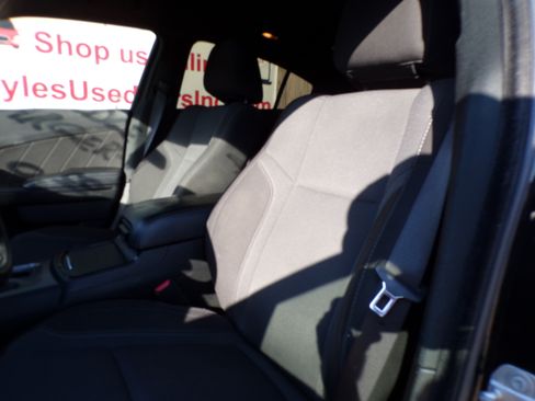 Used 2019 Dodge Charger SXT image 5