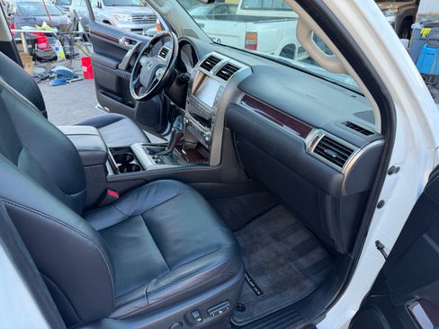Used 2017 Lexus GX 460 Premium AWD/4WD image 33