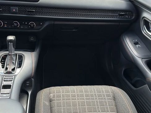 Used 2025 Honda HR-V Sport image 8