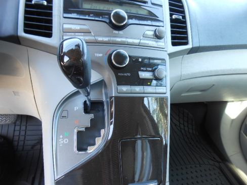 Used 2009 Toyota Venza LE FWD image 15