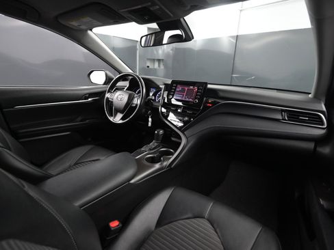 Used 2022 Toyota Camry SE image 41