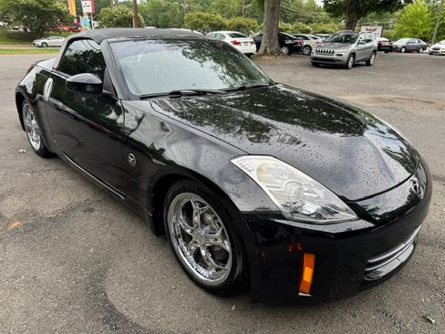 Used 2007 Nissan 350Z Roadster RWD image 7