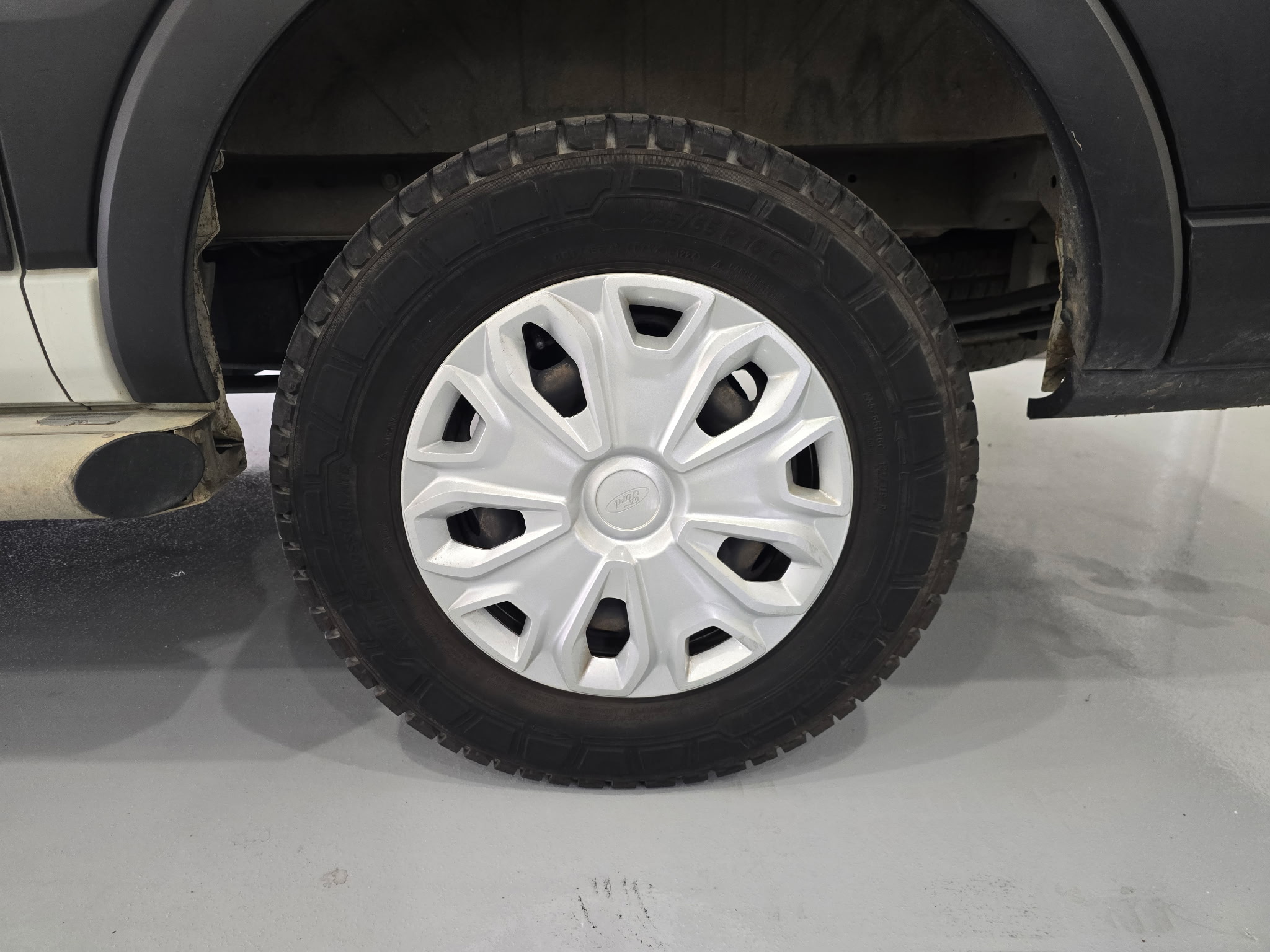 Used 2019 Ford Transit 250 130 Low Roof RWD image 17