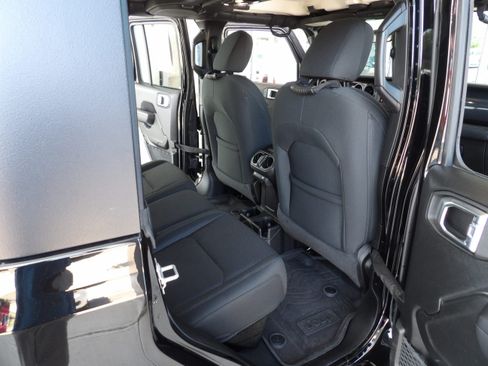 Used 2022 Jeep Gladiator Sport AWD/4WD image 24