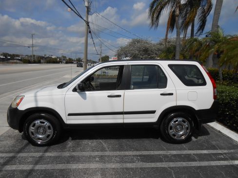 Used 2005 Honda CR-V LX image 2