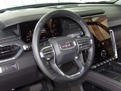Used 2026 GMC Acadia FWD Elevation image 15