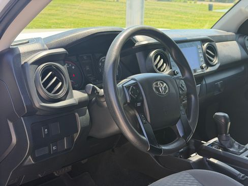 Used 2022 Toyota Tacoma 2WD Access Cab image 12