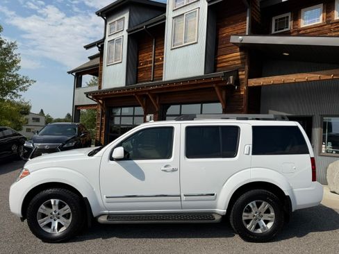 Used 2012 Nissan Pathfinder 4WD image 2