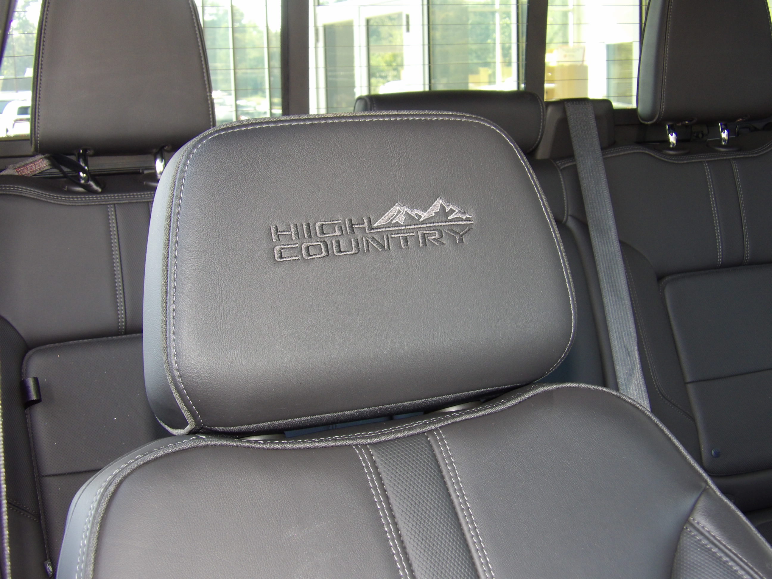 Used 2022 Chevrolet Silverado 2500 4x4 Crew Cab High Country image 5