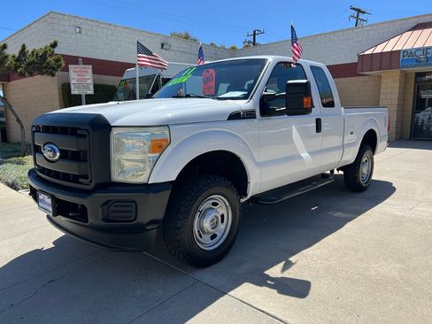 Used 2011 Ford F250 4x4 SuperCab Super Duty image 1