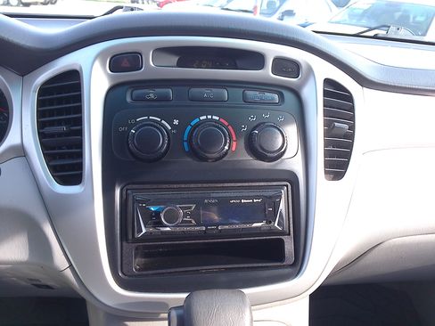 Used 2004 Toyota Highlander image 16