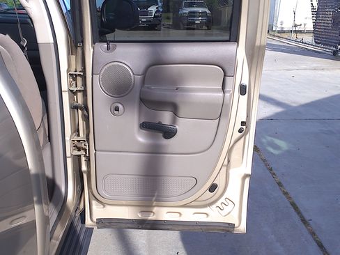 Used 2004 Dodge Ram 1500 Truck SLT image 12