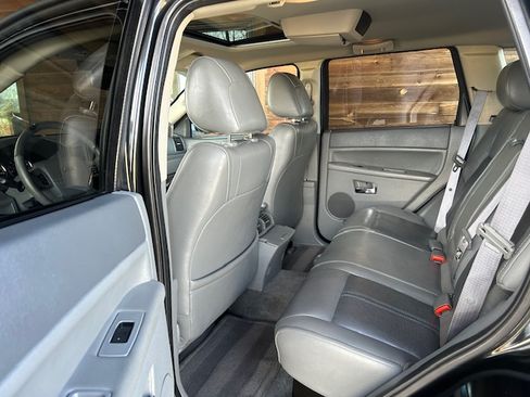 Used 2005 Jeep Grand Cherokee Limited image 14