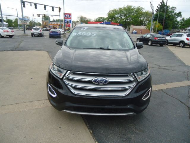 Used 2017 Ford Edge FWD Titanium image 2