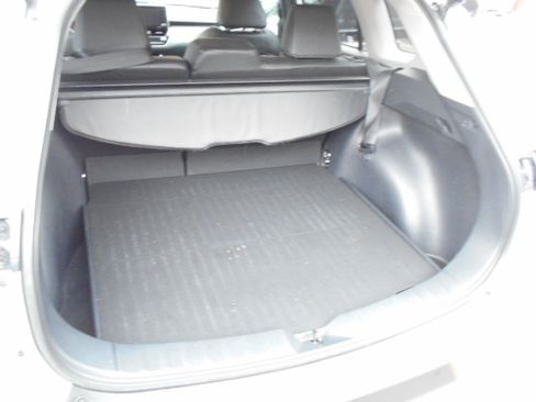 Used 2022 Toyota Corolla Cross XLE image 11