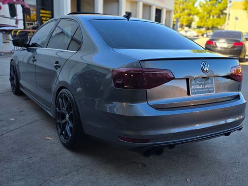 Used 2017 Volkswagen Jetta SE image 10
