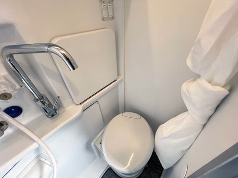 Used 2021 Mercedes-Benz Sprinter 4500 image 35