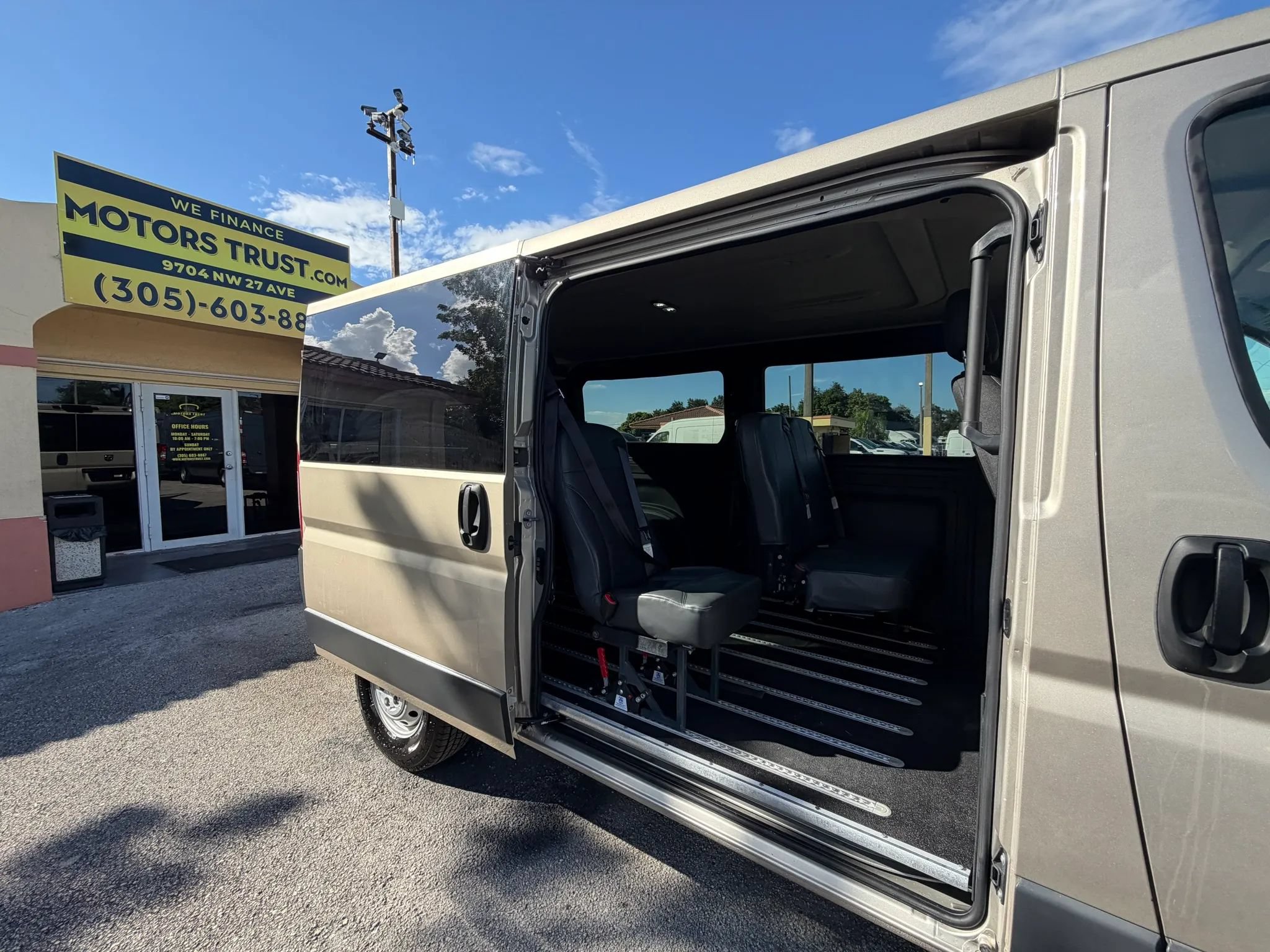 Used 2018 RAM ProMaster 1500 FWD image 3