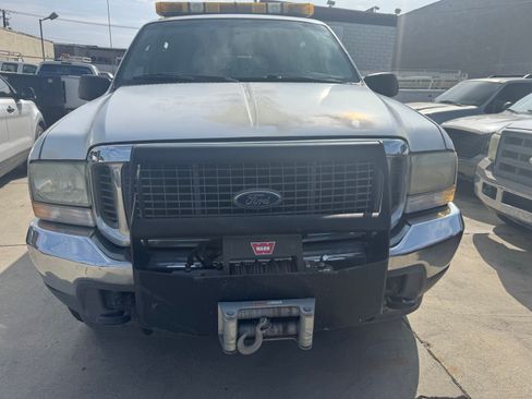 Used 2004 Ford Excursion image 2