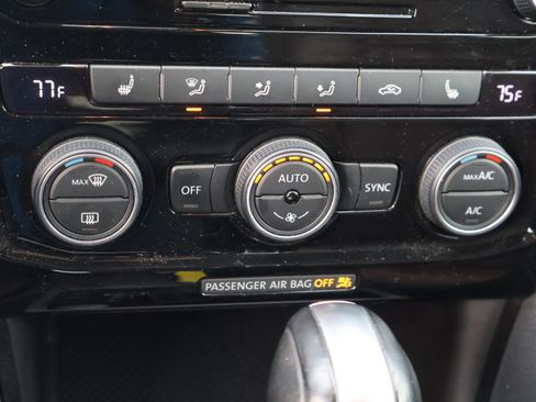 Used 2022 Volkswagen Passat Limited Edition image 30