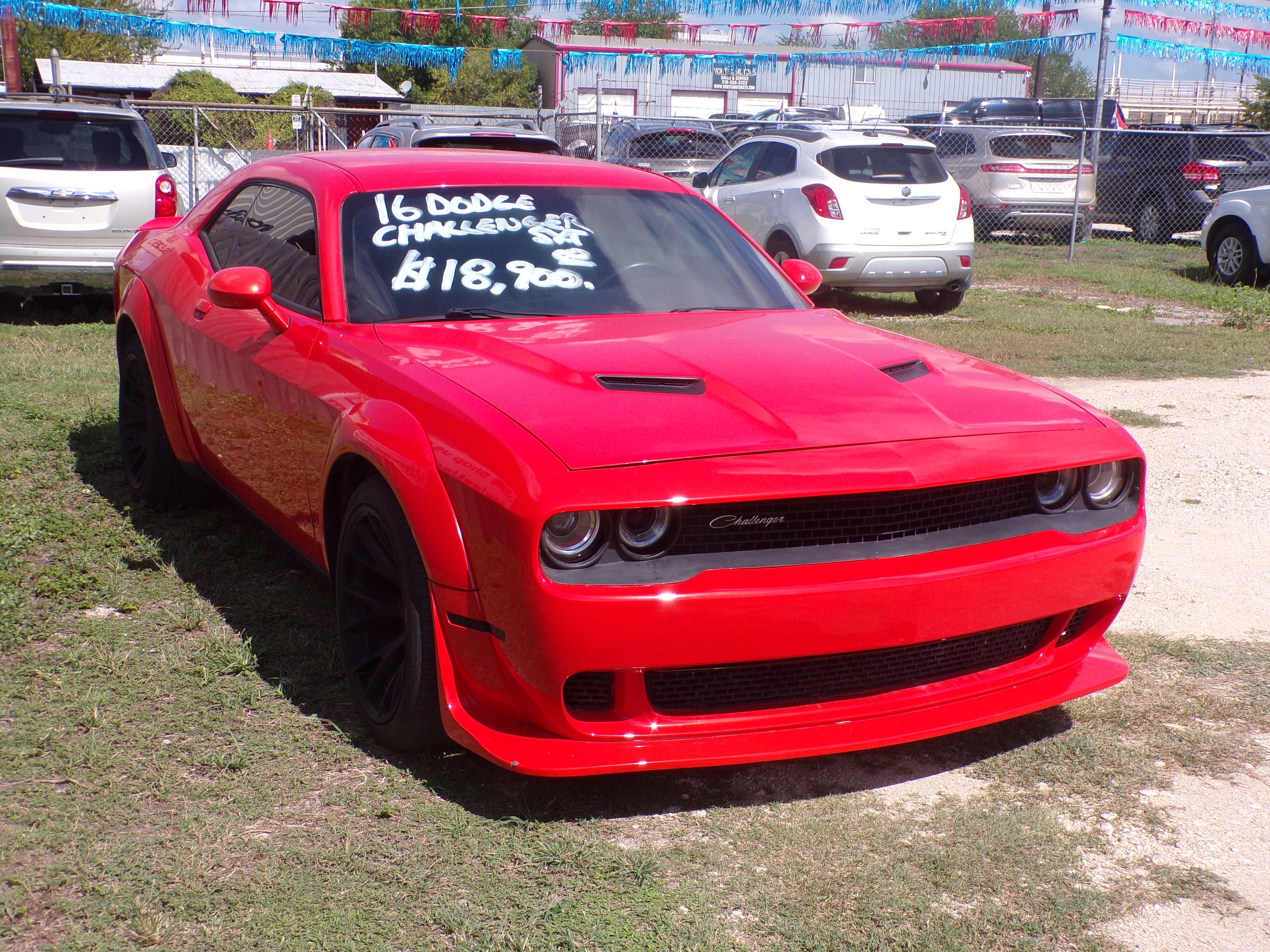 Used 2016 Dodge Challenger SXT RWD image 5