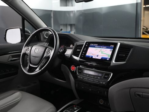 Used 2017 Honda Pilot Touring image 54