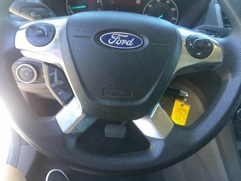 Used 2019 Ford Transit Connect XLT image 9