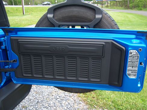 Used 2024 Jeep Wrangler 4WD Unlimited Sahara image 16