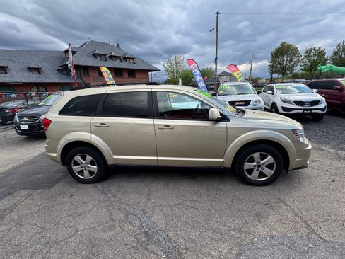 Used 2011 Dodge Journey AWD Mainstreet image 2