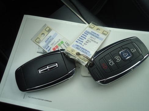 Used 2017 Lincoln MKC Select image 19