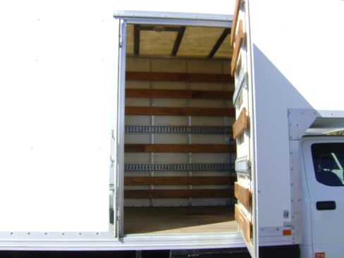 Used 2017 Ford F550 image 18