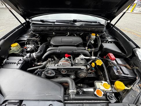 Used 2010 Subaru Legacy 2.5i Limited image 25