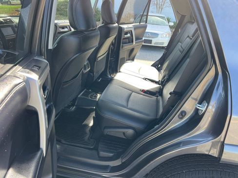 Used 2018 Toyota 4Runner SR5 Premium image 15