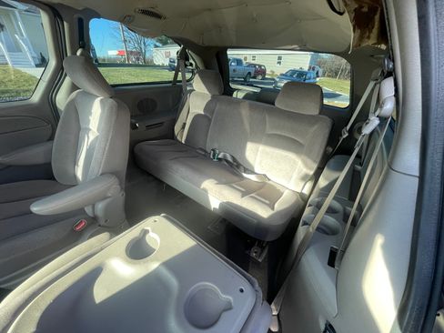 Used 2003 Dodge Grand Caravan Sport image 9