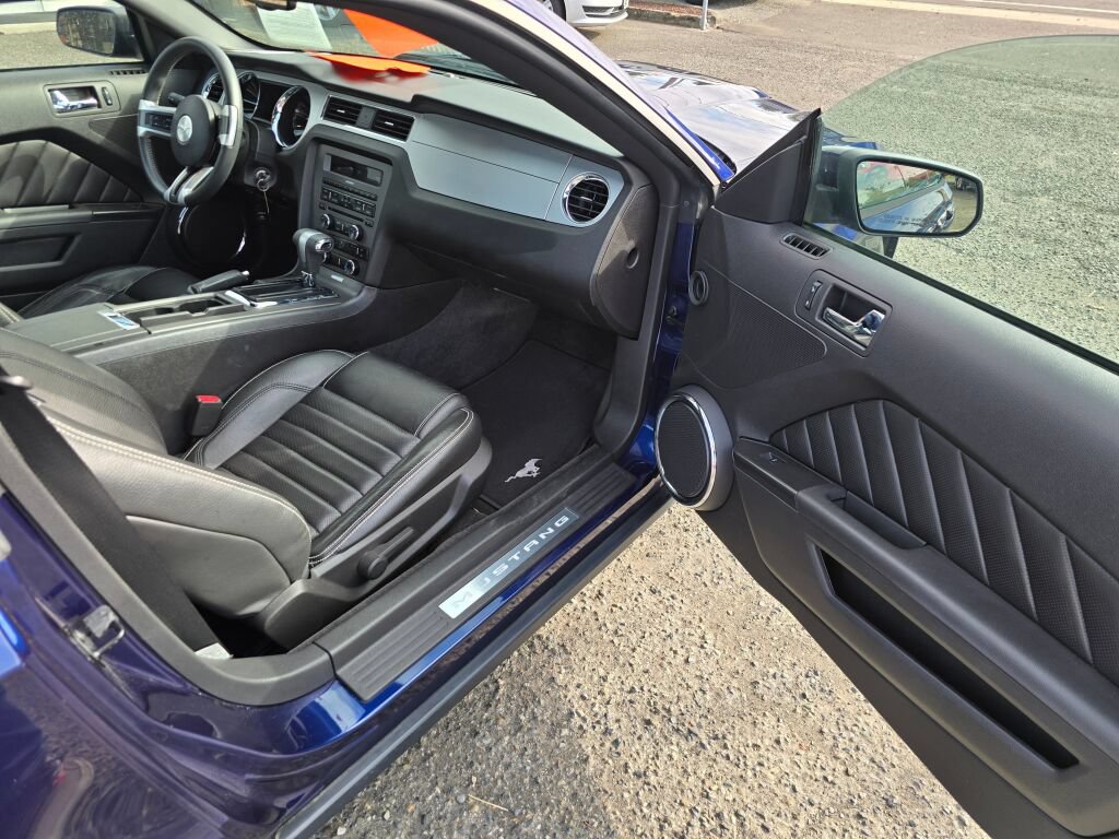 Used 2010 Ford Mustang Premium RWD image 12