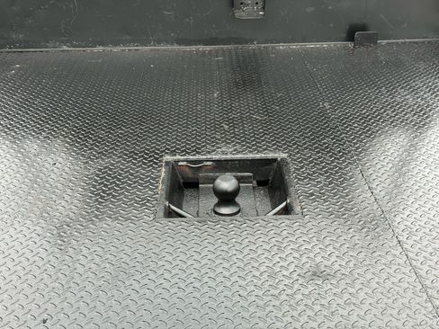 Used 2012 Ford F550 image 40