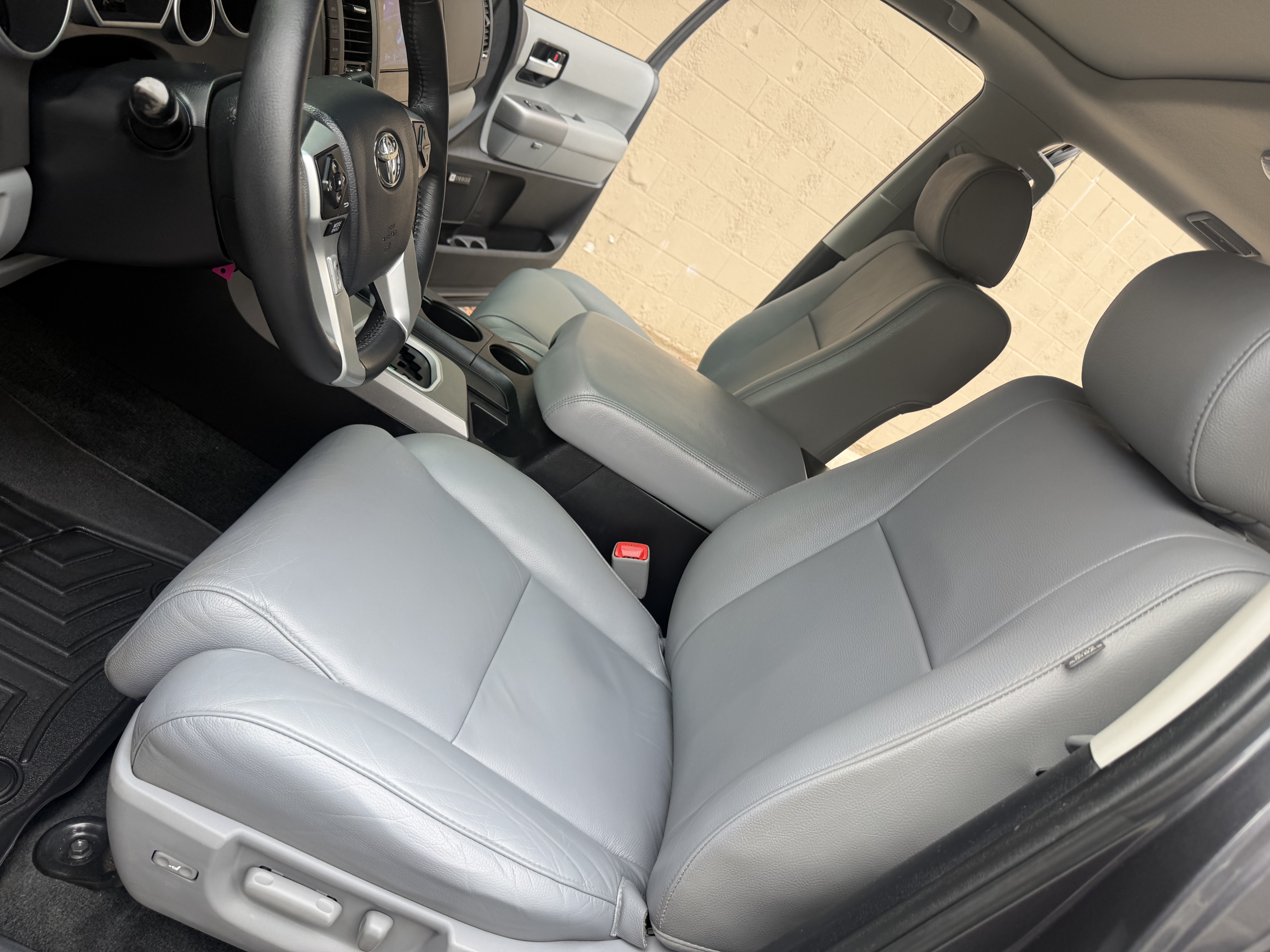 Used 2014 Toyota Sequoia 4WD Limited image 17