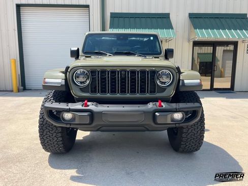 Used 2025 Jeep Wrangler Unlimited Rubicon AWD/4WD image 9