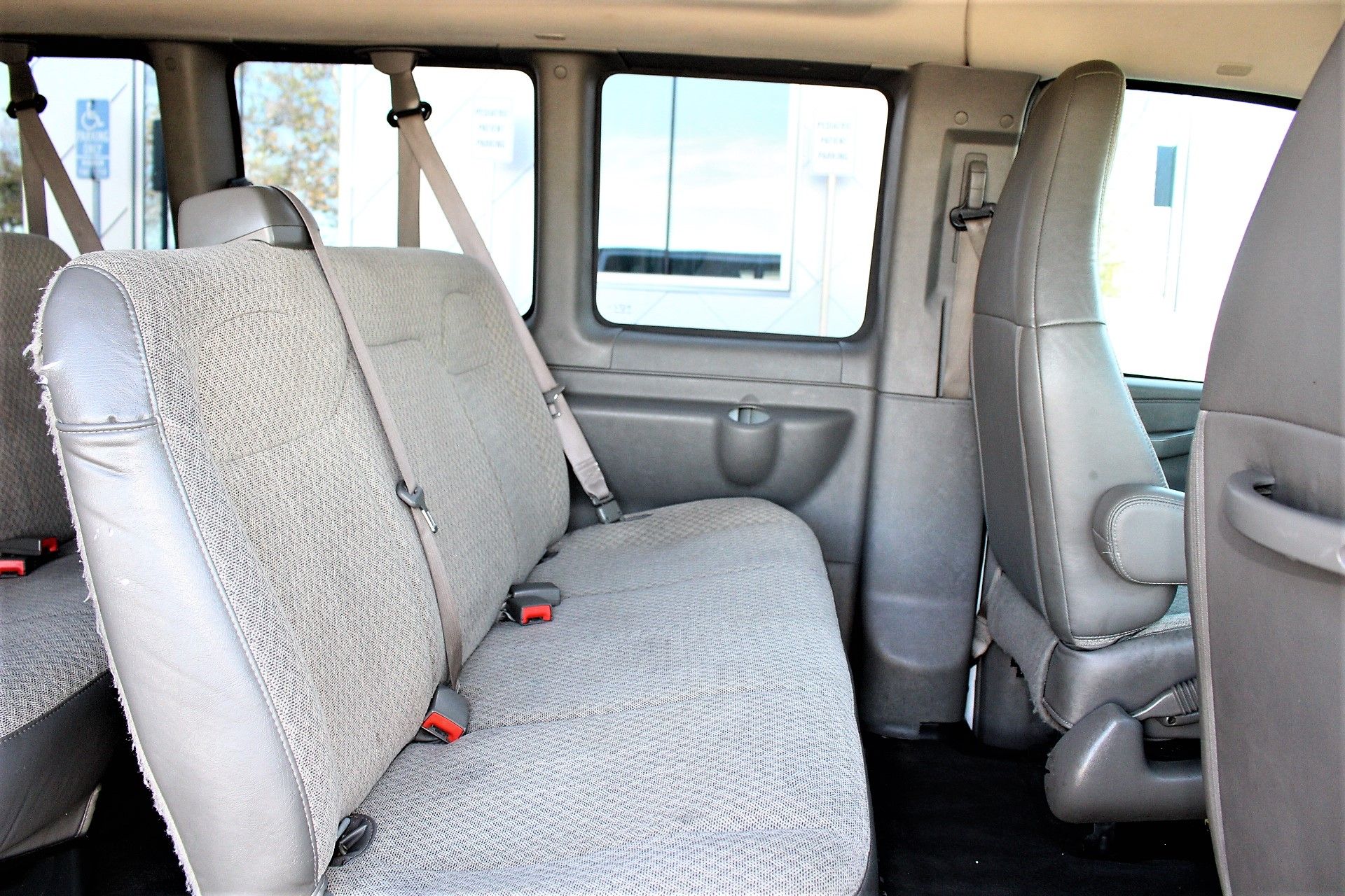 Used 2019 Chevrolet Express 3500 LT RWD image 19
