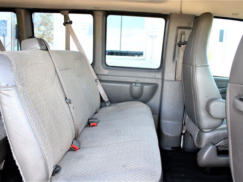 Used 2019 Chevrolet Express 3500 LT image 18