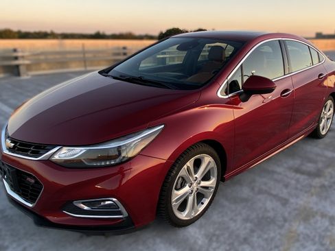 Used 2017 Chevrolet Cruze Premier image 3