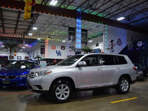 Used 2013 Toyota Highlander Plus V6 FWD image 3