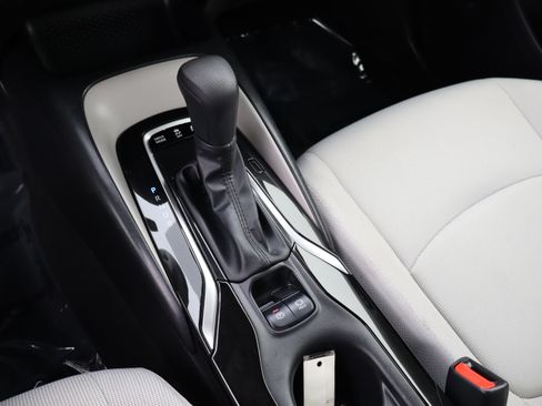 Used 2022 Toyota Corolla LE image 27