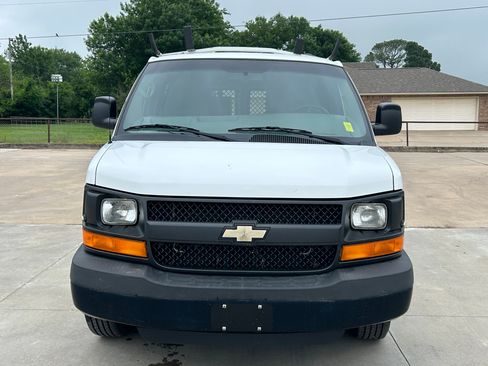 Used 2014 Chevrolet Express 2500 image 2
