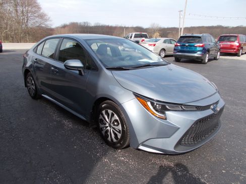 Used 2022 Toyota Corolla LE image 3