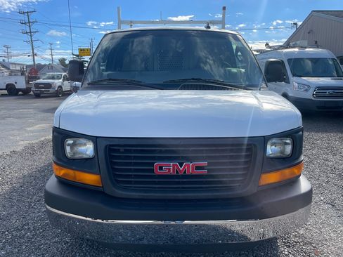 Used 2017 GMC Savana 2500 image 2