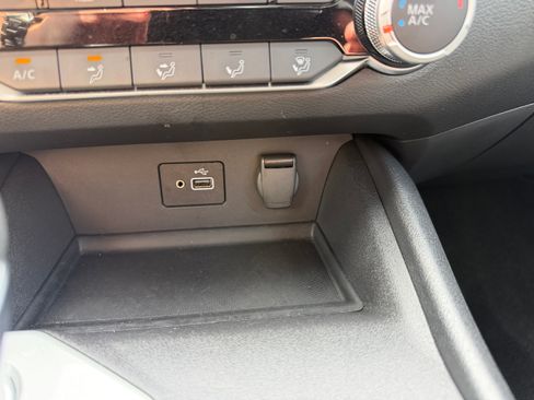Used 2024 Nissan Altima 2.5 S FWD image 11