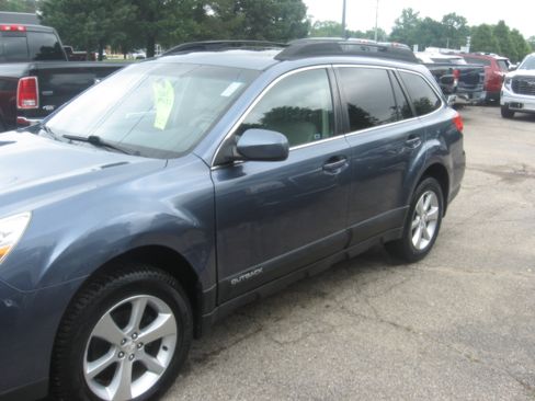 Used 2013 Subaru Outback 2.5i Limited AWD/4WD image 1