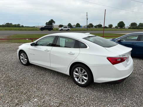 Used 2023 Chevrolet Malibu LT FWD image 2